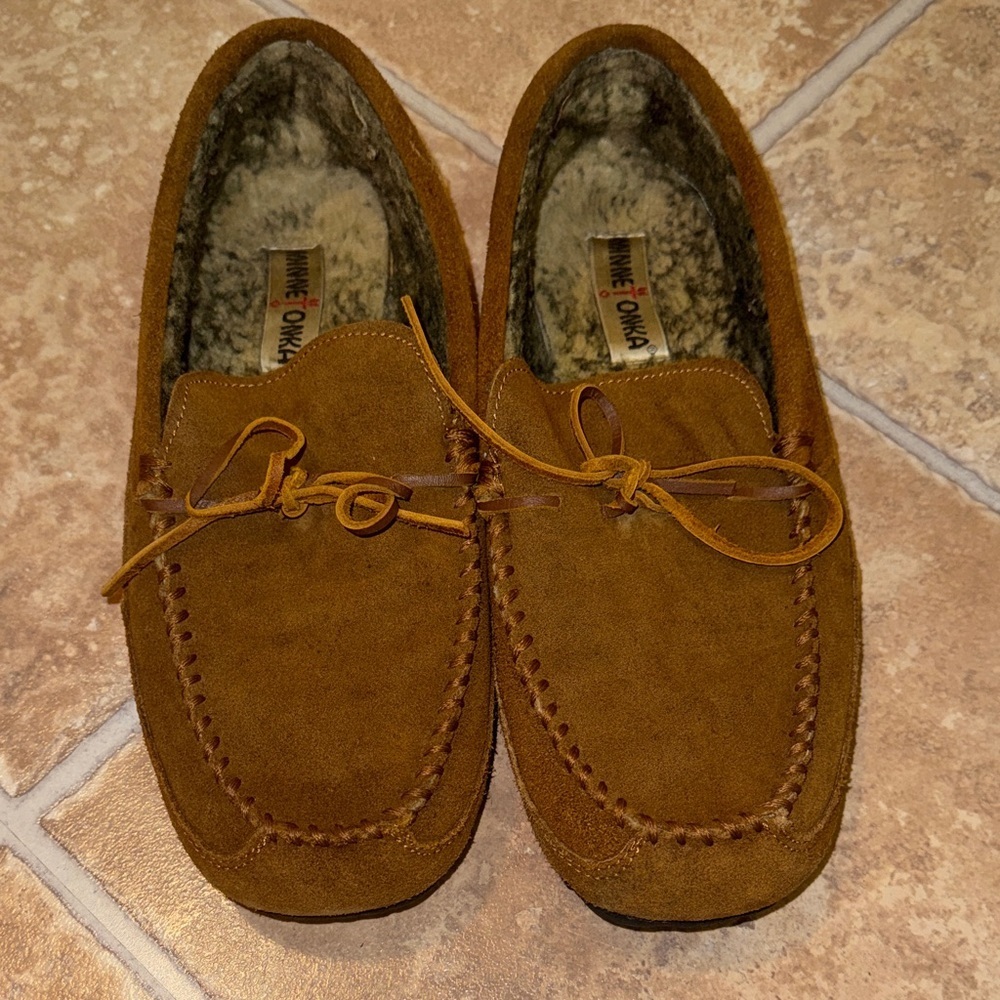 Minnetonka 41770 Men's Tan Suede Loafers Size 11